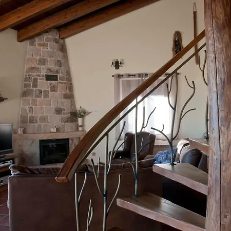 Casa de Campo Entre Piedras Y Musgo *